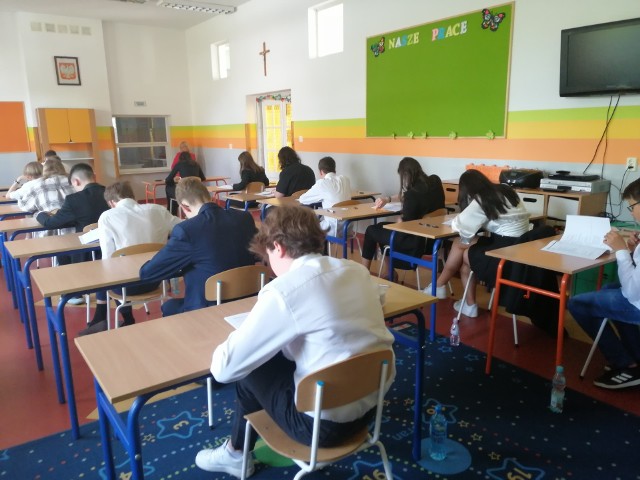 W czwartek 26 maja ósmoklasiści zdawali ostatni egzamin, z języka angielskiego.