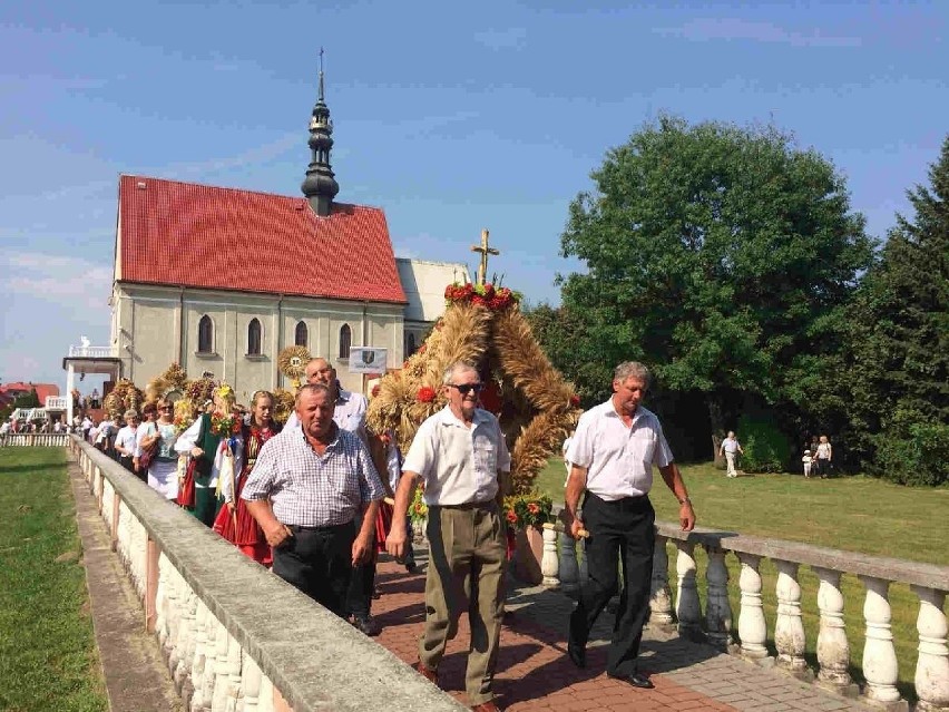 Gminno-diecezjalne dożynki w Kałkowie z konnymi zaprzęgami i bryczką 