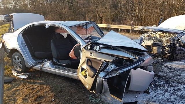 Groźny wypadek na drodze wojewódzkiej 713 w Kurowicach
