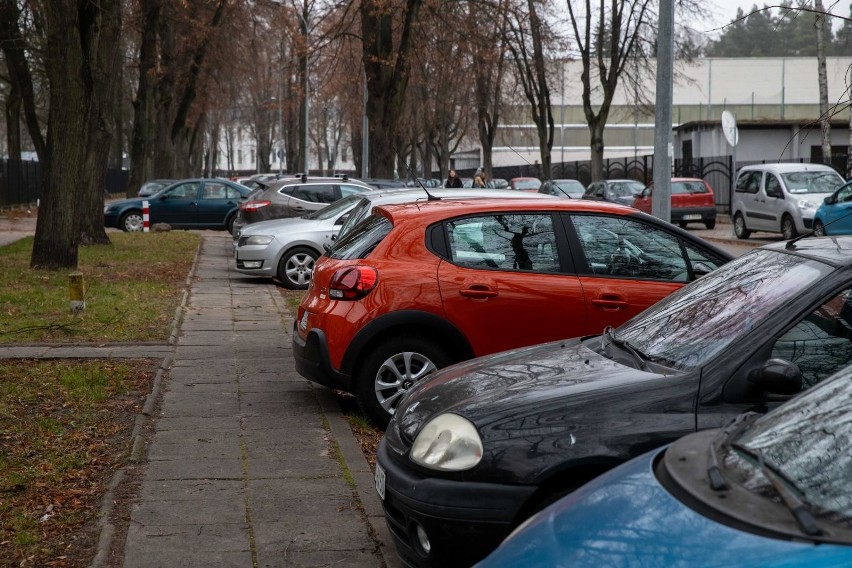 Tak wygląda dziś parking na ul. Wołodyjowskiego. Znalezienie...