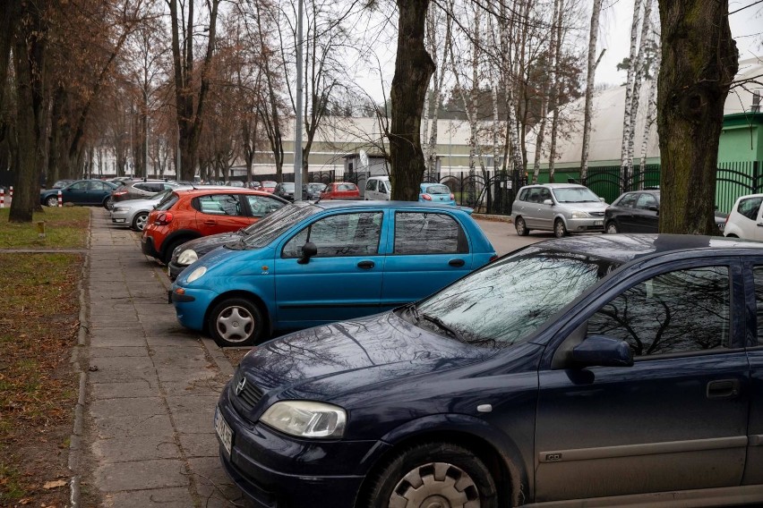 Tak wygląda dziś parking na ul. Wołodyjowskiego. Znalezienie...