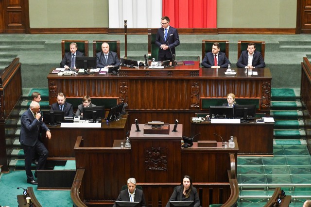 Awantura w Sejmie. Marszałek Sejmu Szymon Hołownia wyłączył mikrofon Mariuszowi Błaszczakowi.