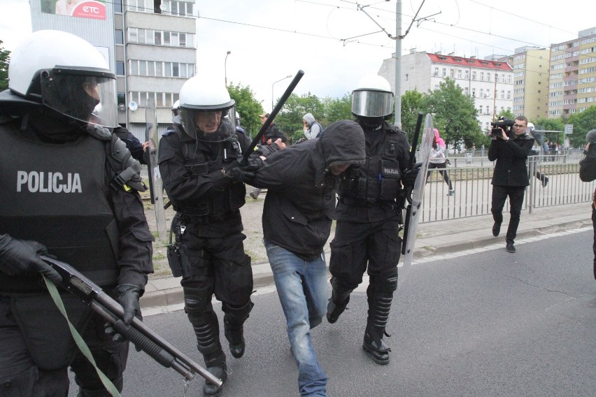 Do burd przed komisariatem policji we Wrocławiu doszło w...