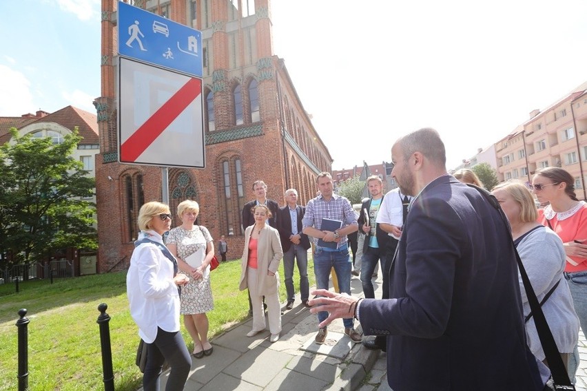 Parkowanie na Podzamczu: czy to patowa sytuacja? 