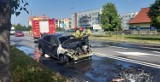 Pożar samochodu na obwodnicy Wągrowca. Na miejsce wezwano straż pożarną i policję. Zobacz zdjęcia