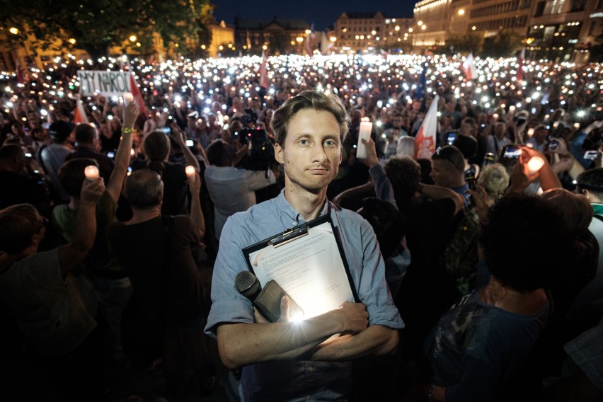 Franciszek Sterczewski, Organizator "Łańcucha Światła" w...