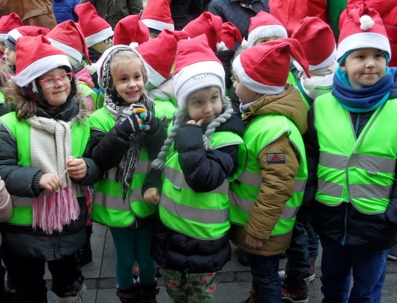 Święty Mikołaj spotkał się z dziećmi z częstochowskich szkół...