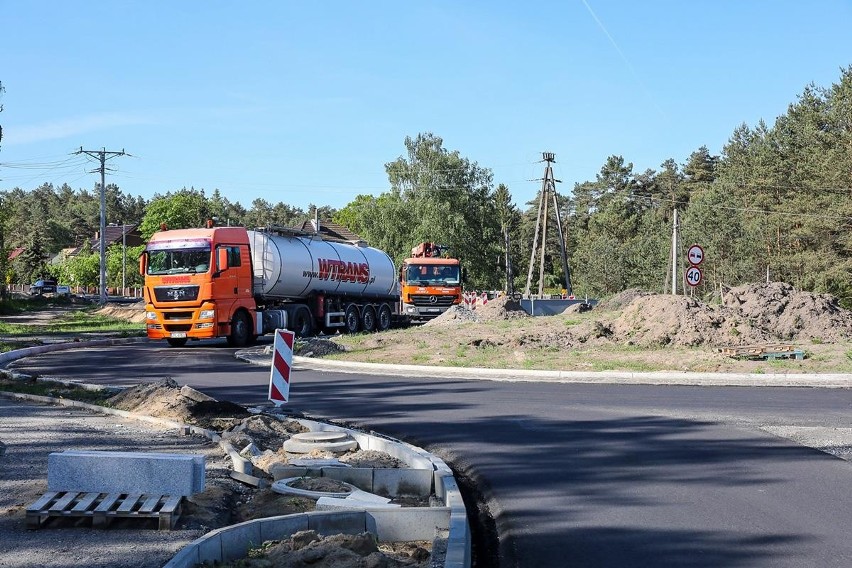 Tak wygląda najnowsze rondo na drodze ze Szczecina do granicy. Zobacz zdjęcia