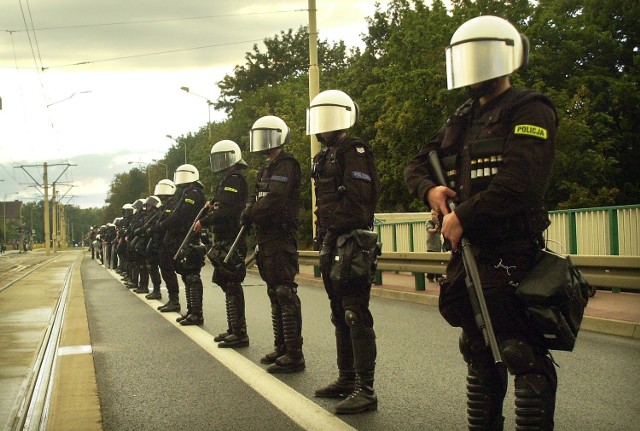 Ulice wokół stadionu, około godz. 17-tej, zostaną zapewne zamknięte. Tak przynajmniej było w poprzednim sezonie, kiedy policja eskortowała kibiców z Poznania przez Most Akademicki.