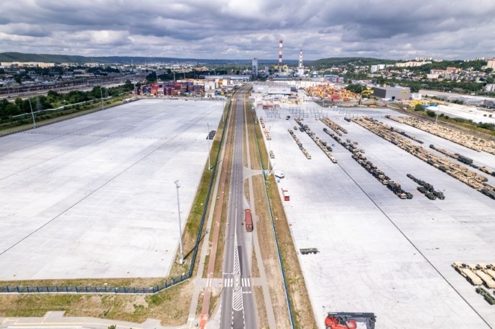 NDI zakończyło budowę placów manewrowo - składowych w Centrum Logistycznym Portu Gdynia