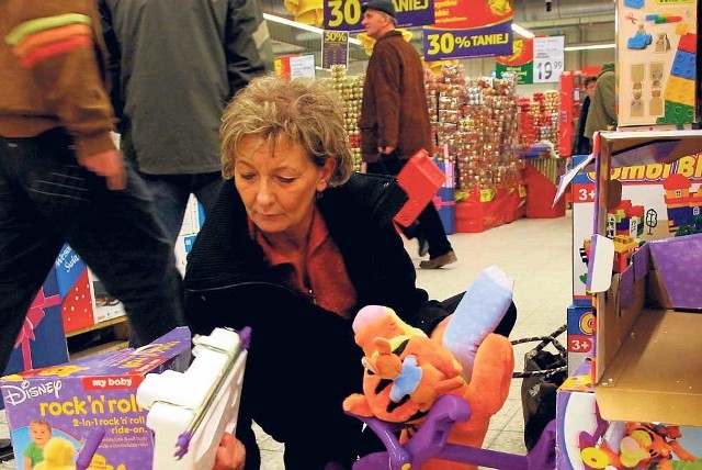Mimo, iż do świąt jest jeszcze dużo czasu, niektórzy przezorni rodzice, korzystając z promocji, już kupują zabawki dla swoich pociech