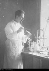 Rudolf Weigl stworzył szczepionkę przeciw tyfusowi. Mógł dostać za to Nobla, ale... wybrał bycie Polakiem