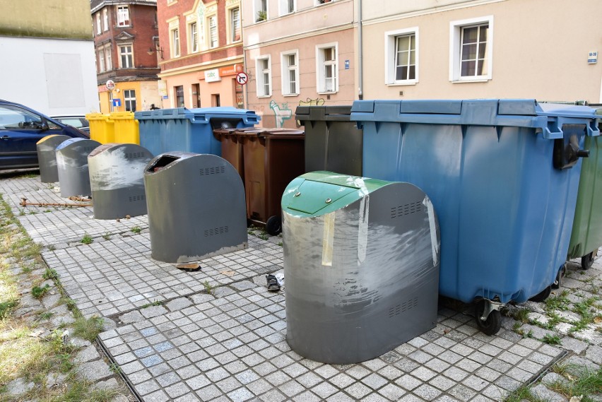 Opole. Problem z podziemnymi kontenerami na pl. św....