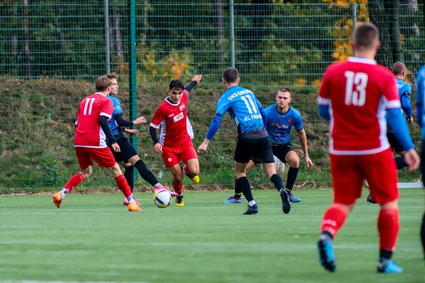 Hetman Białystok (czerwone stroje) przegrał 0:4 z GKS-em...