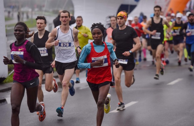 9. PKO Półmaraton RzeszowskiPierwsze miejsce zajął Kenijczyk Wycliffe Biwot,drugie miejsce także należało do  Kenijczyka - Edwina Melly'a, jako trzeci dobiegł Polak - Damian Pieterczyk. 