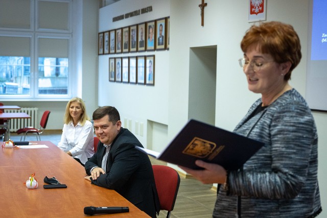 12 dyrektorów gorzowskich szkół i przedszkoli dostało nagrody prezydenta miasta. Jedna osoba dostała nagrodę ministra edukacji. Trzy wyróżnienie kuratora oświaty.