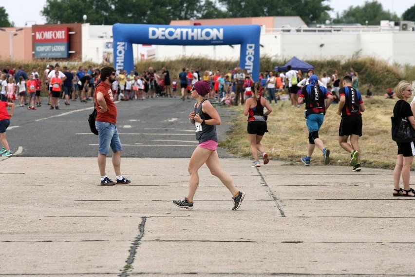 Decathlon wyprzedaje sprzęt sportowy. W zakładce "koniec...