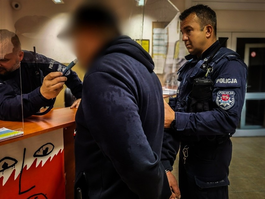 Nurzec-Stacja. Dwaj mężczyźni siłą odebrali audi 31-latkowi. Policjanci znaleźli ich w 30 minut