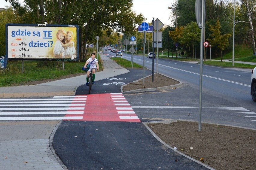 Zakończyła się budowa ścieżki rowerowej na ulicy 11 Listopada w Radomiu. To kolejna inwestycja dla cyklistów. Zobaczcie zdjęcia