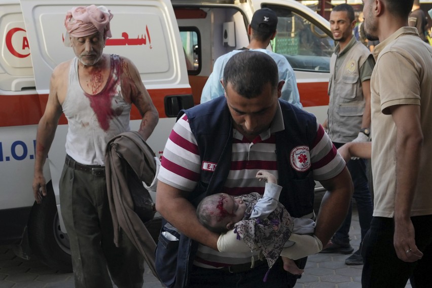 Palestyńczycy ranni w izraelskim bombardowaniu Strefy Gazy...