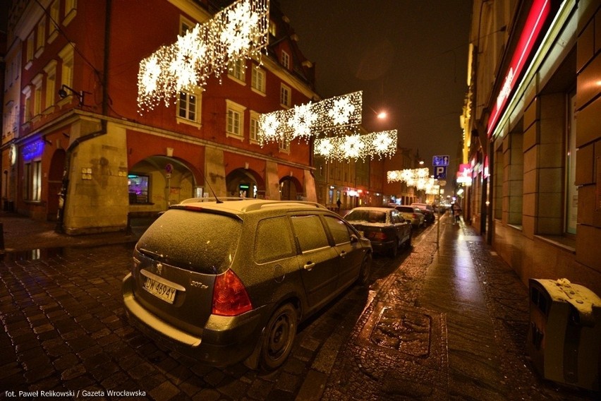 Ślisko na drogach i fatalne warunki do jazdy w całym Wrocławiu (ZDJĘCIA, PROGNOZA)