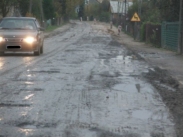 Ulica Kościuszki w Rzekuniu podczas deszczu