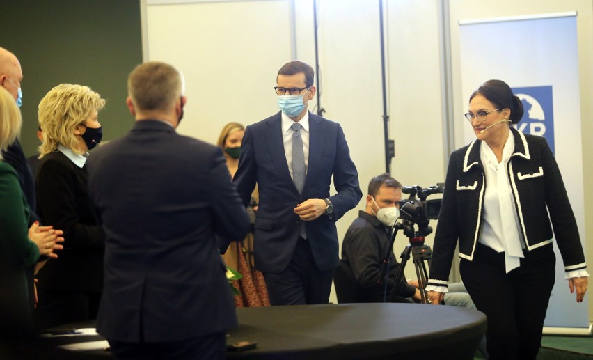 Premier Mateusz Morawiecki oraz minister klimatu i...