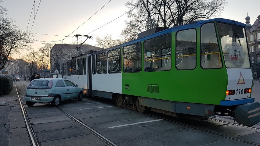 Do zdarzenia  doszło na torowisku prowadzącym w kierunku pl....