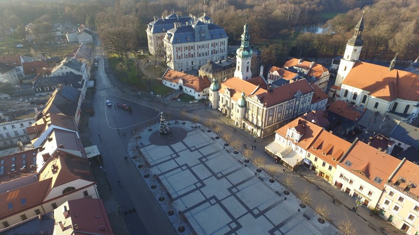 Remont rynku w Pszczynie dobiegł końca. Zobaczcie zdjęcia nowej płyty rynku