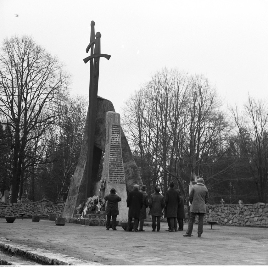 Pomnik ofiar faszyzmu w Tarnowie podczas wizyty prezesa...