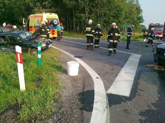 VW polo zderzył się z oplem astrą.