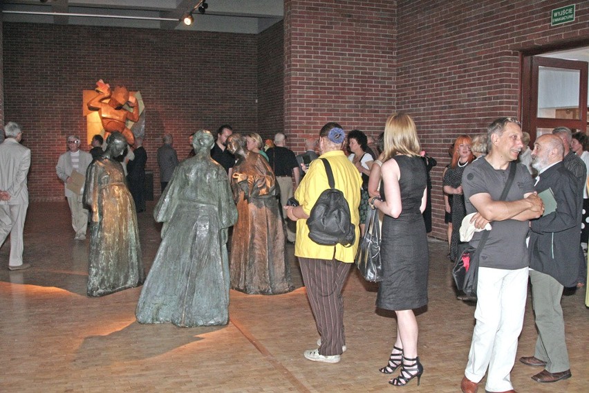 Na wystawie mieszają  się ludzie i rzeźby Dunikowskiego