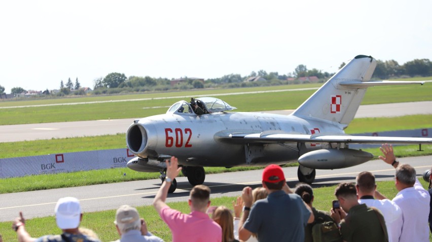 Pokaz samolotów LIM-2 w Radomiu.