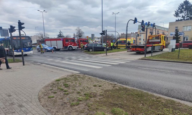Zderzenie dwóch aut na Szubińskiej w Bydgoszczy - sobota, 25 marca