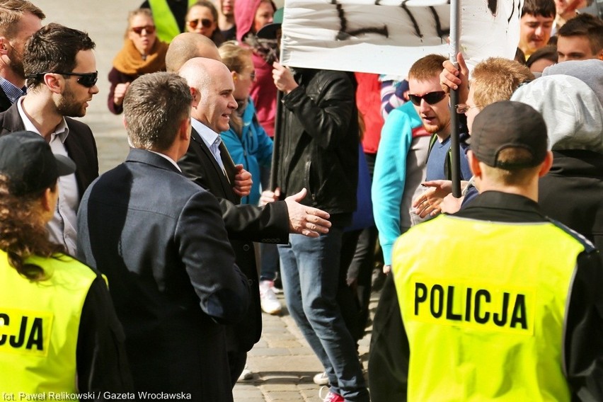 Podczas demonstracji na Rynku padły strzały. Są ranni. Takie ćwiczenia (FOTO, FILM)