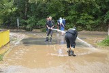 Zerwane drogi, zalane podwórka. W gminie Bodzechów trwa sprzątanie 