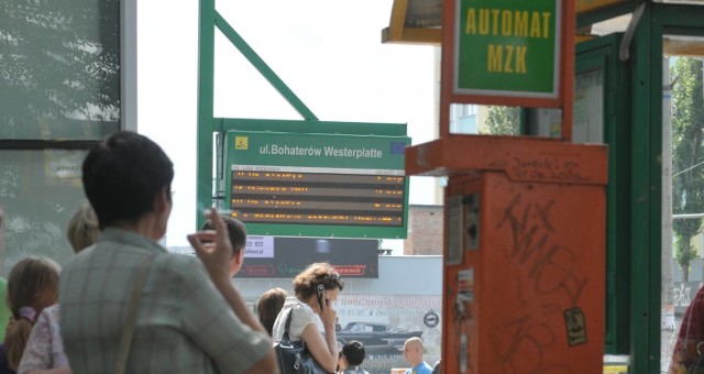 MZK się rozwija. Najpierw hitem były automaty do sprzedaży biletów, potem elektroniczne tablice odjazdów autobusów. Teraz zakład wchodzi z impetem w nowości internetowe.