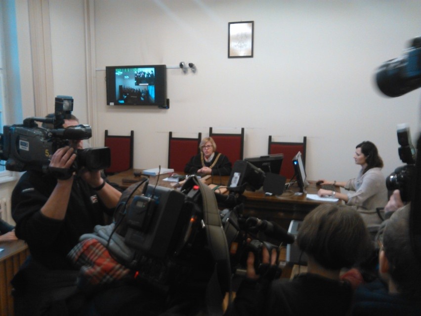 Proces posłanki z radną Kołakowską za „ogolić na łyso” odroczony