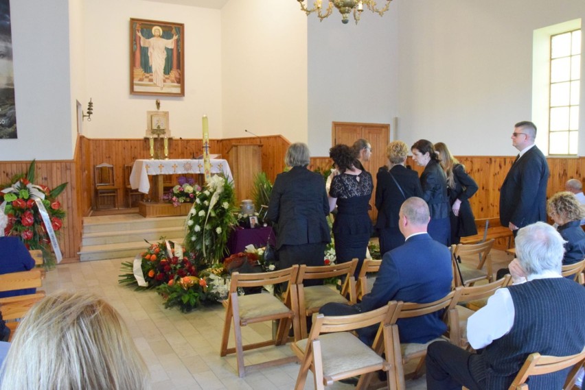 Pogrzeb cenionego lekarza Artura Bałdygi. W Busku-Zdroju żegnało go mnóstwo osób. Zobaczcie zdjęcia