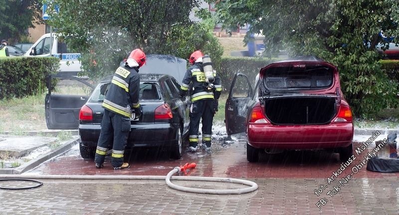 Jeden samochód spłonął całkowicie, drugi uszkodziła wysoka...