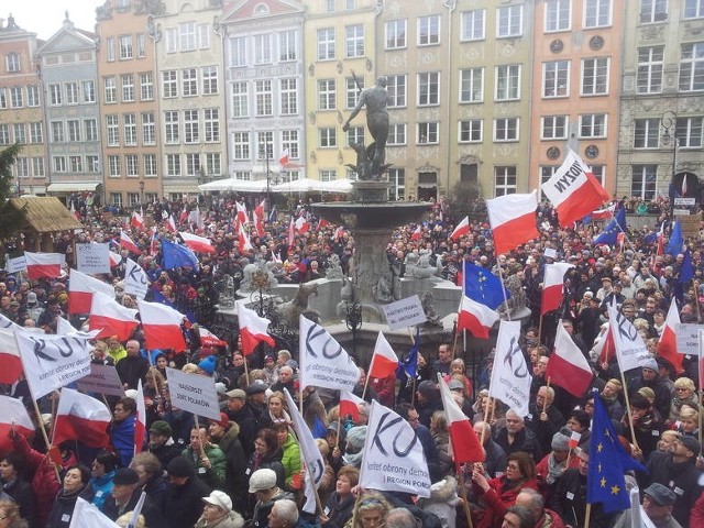 Zwolennicy KOD wyjdą na ulice, by wyrazić sprzeciw wobec przemocy narodowców