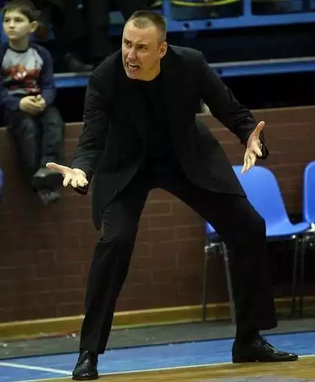 Na zdjęciu Igor Griszczuk już jako trener Anwilu Włocławek na meczu z Czarnymi Słupsk.