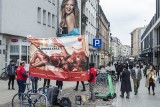 Pikieta w Poznaniu. Jedni zbierali podpisy poparcia dla kobiet, drudzy - protestowali przeciwko aborcji