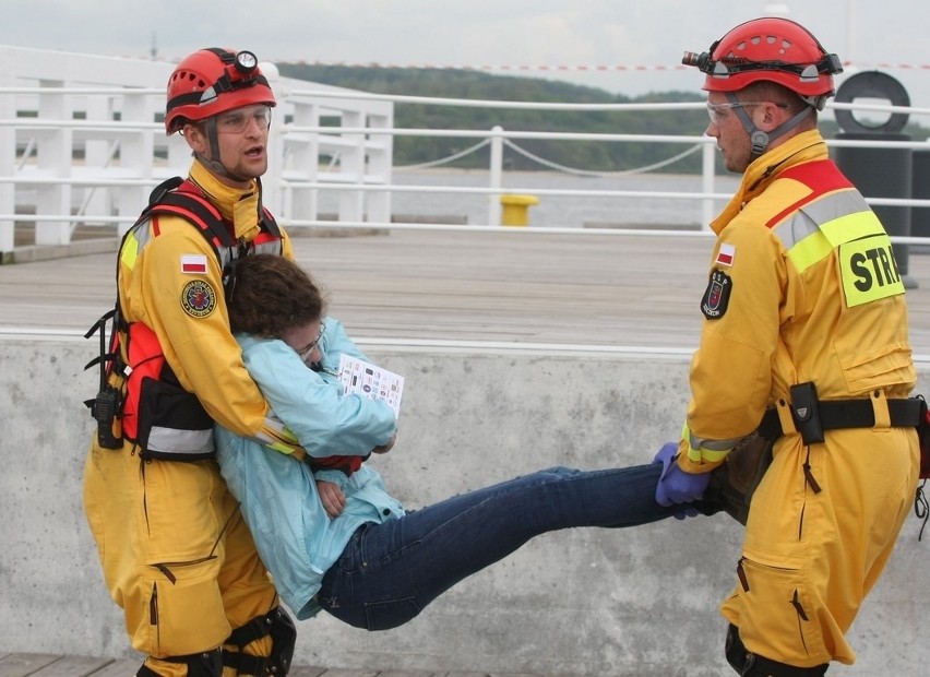 Sopot, Gdynia: Ćwiczenia ratownicze RATMAZ 2013. Pożar w hotelu i na statku ZDJĘCIA