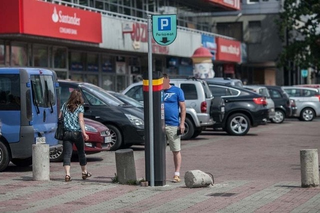 W Łodzi za parkowanie jak na razie trzeba płacić tylko od poniedziałku do piątku Fot: Maciej Stanik/archiwum polskapresse