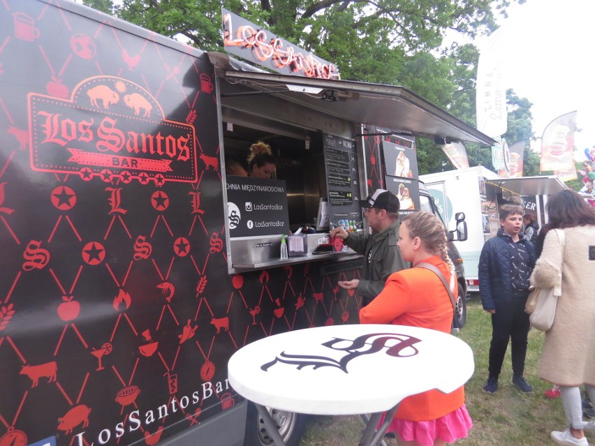 Podczas Festiwalu Food Trucków w Brodnicy można zjeść dania...