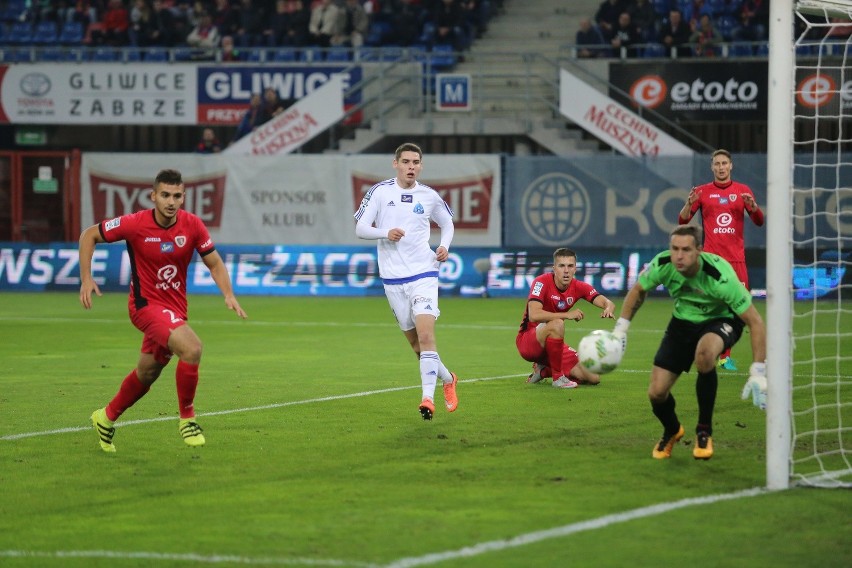 Piast Gliwice - Ruch Chorzów 2:1. Gliwiczanie w górę, Niebiescy opadają na dno [RELACJA, ZDJĘCIA]