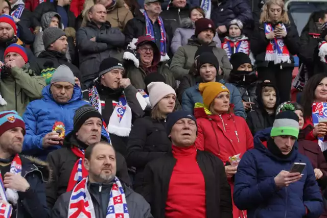 Zobacz kolejne zdjęcia. Przesuwaj zdjęcia w prawo - naciśnij strzałkę lub przycisk NASTĘPNE