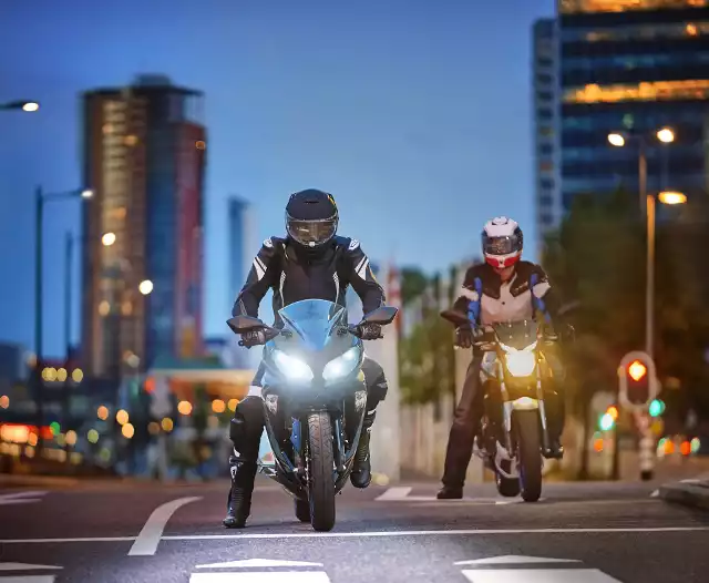 Philips jest pierwszą marką, która wprowadziła na rynek lampy LED retrofit do motocykli z homologacją drogową w Niemczech i Hiszpanii. Jest to znakomita wiadomość dla kierowców na początek sezonu motocyklowego 2023.Homologację na zastosowanie retrofitów Philips Ultinon Pro6000 LED otrzymało ponad 70 modeli motocykli. Daje to możliwość lepszego oświetlania drogi i poprawia w ten sposób bezpieczeństwo jazdy.