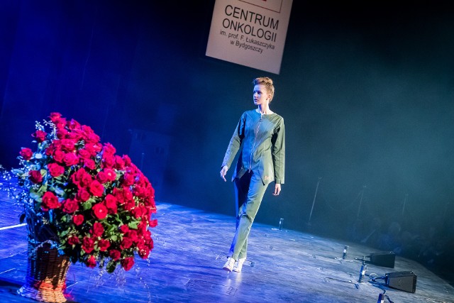 Jubileusz Centrum Onkologii w Operze Novej uświetnił pokaz mody Ewy Minge